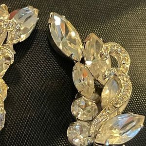 Weiss vintage clear rhinestone vintage clip earrings in perfect condition.